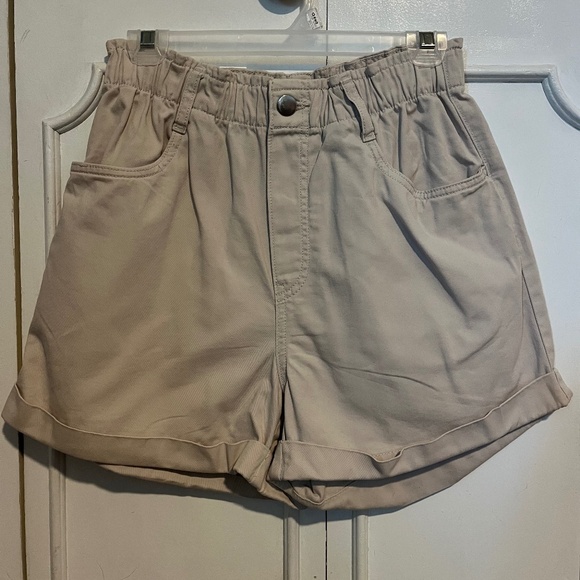 H&M Shorts - Picture 1 of 5